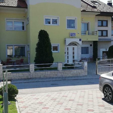 Apartmani Nova Karlovac Exterior photo